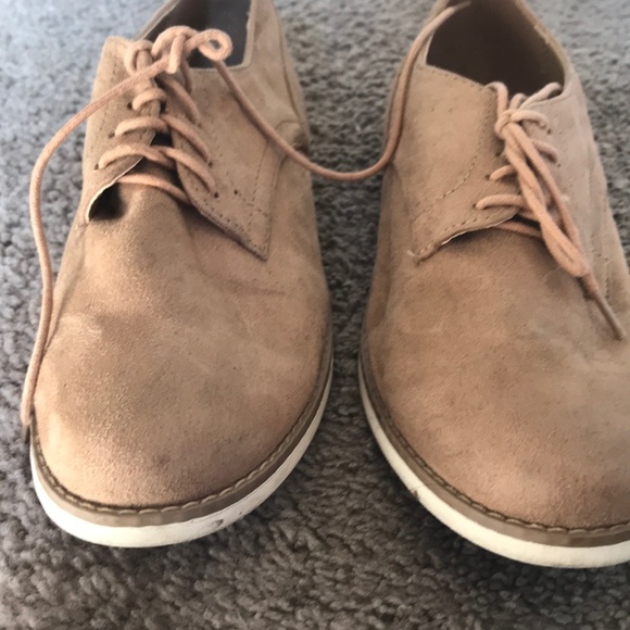 Soda tan and white slip on flats - Picture 1 of 3